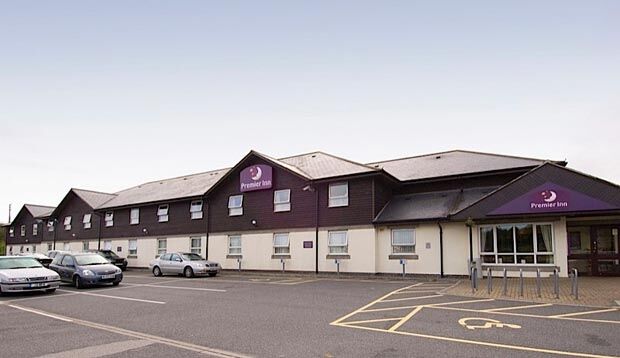 Premier Inn Хейл Экстерьер фото