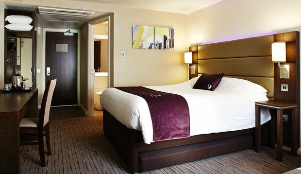 Premier Inn Хейл Экстерьер фото